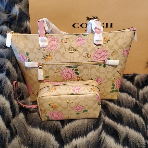 💥HP💥Coach Signature Prairie Rose Cosmetic Bag - Picture 8 of 8